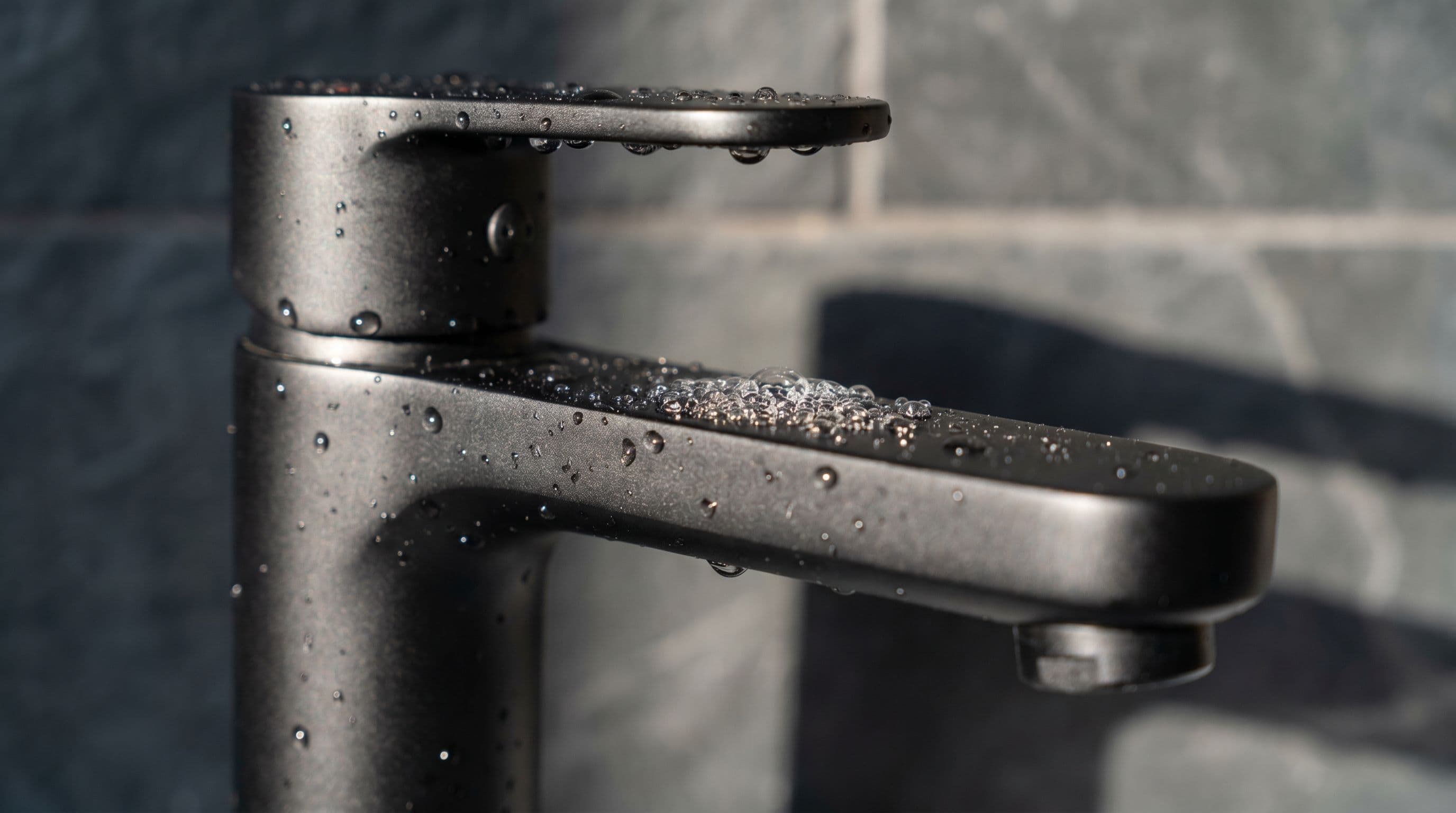 How to Safely Remove Limescale and Soap Scum in Dubai Bathrooms